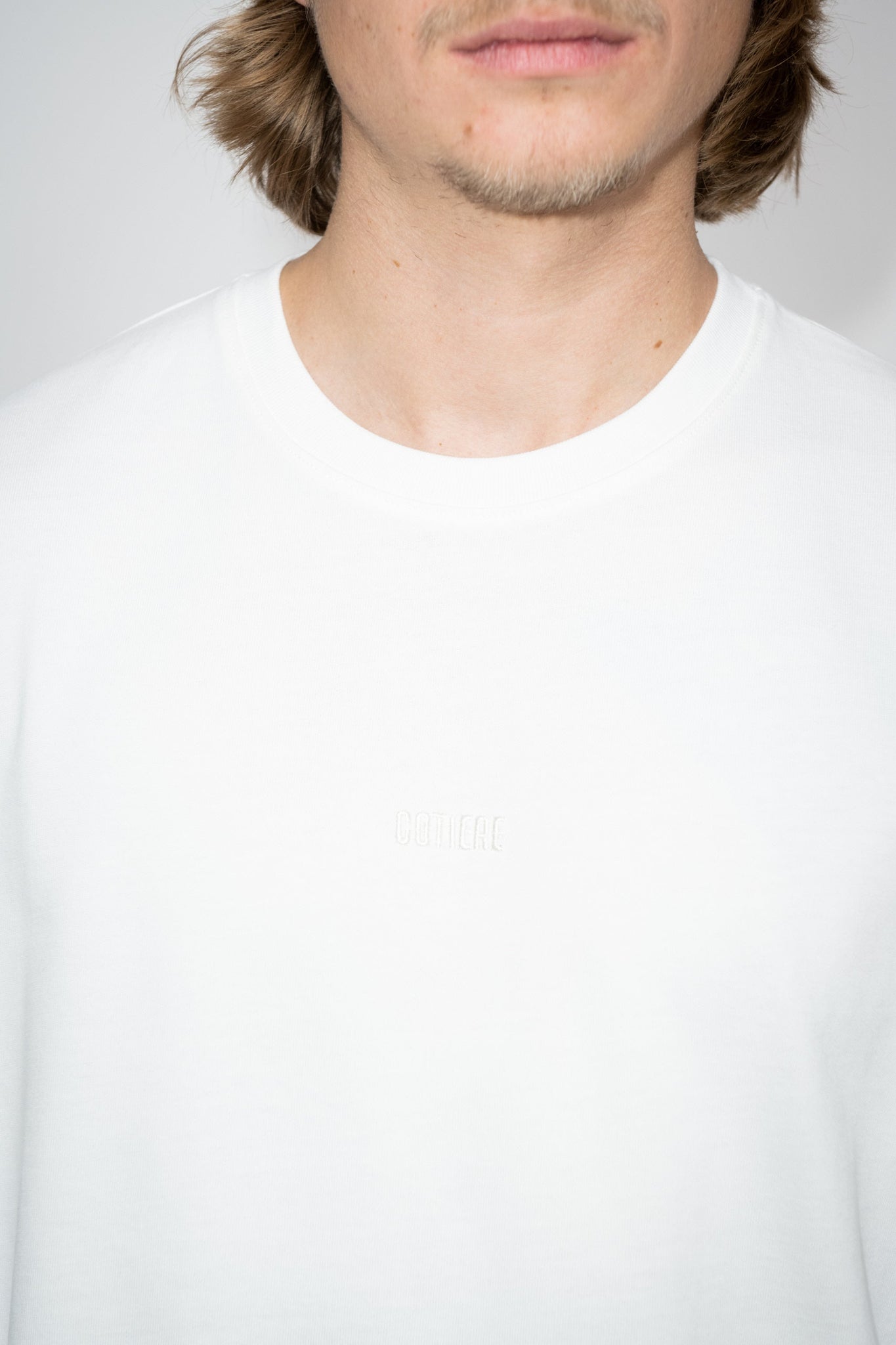 EMBROIDERED LONG SLEEVE TOP